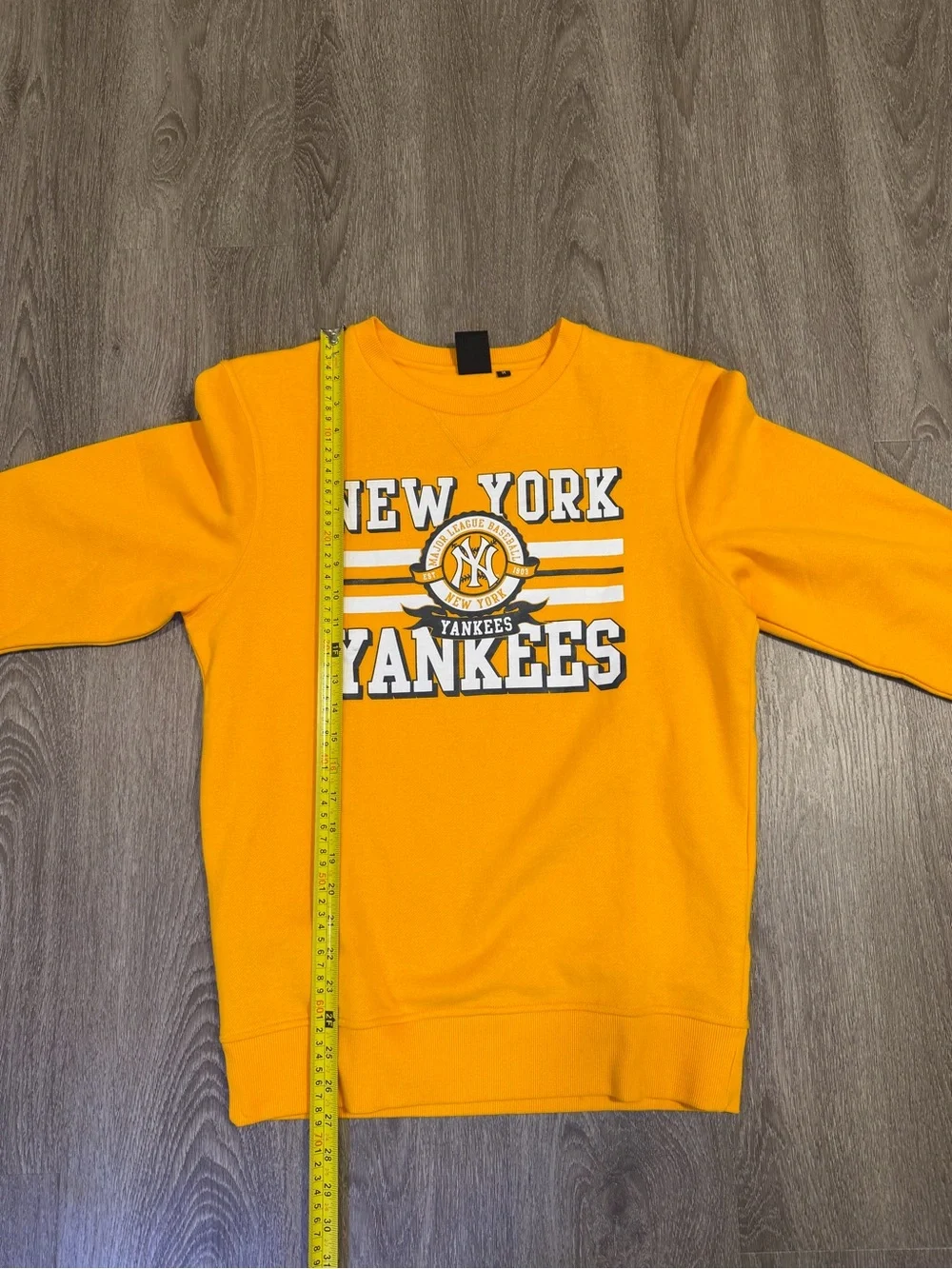 New York Yankees Majestic Vibrant Yellow Sweater Mens Size Medium In EUC